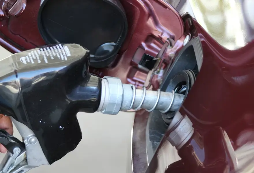 decor - refueling, fuel rod going into a red-claret car