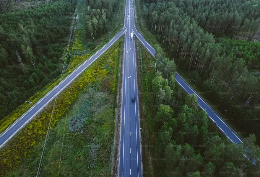 decor - 3 roads connecting into a single one, intersection